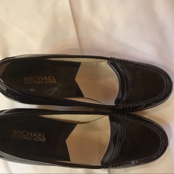 MIchael Kors size 8 1/2 burgundy color - Picture 2 of 7